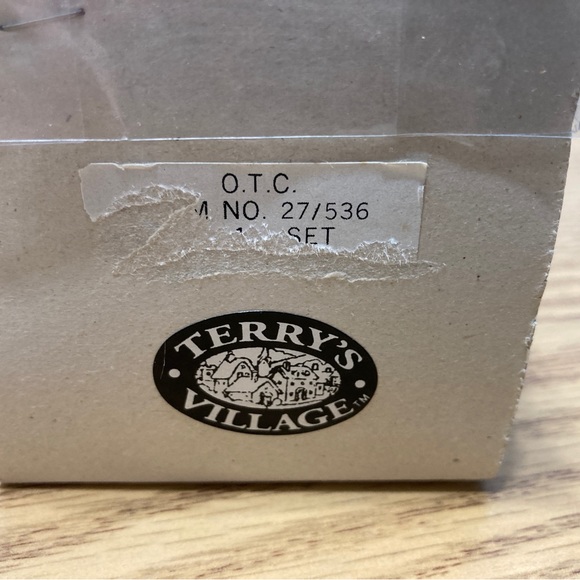 Two Patriotic Wooden Egg People Shelf Sitters - Picture 6 of 7